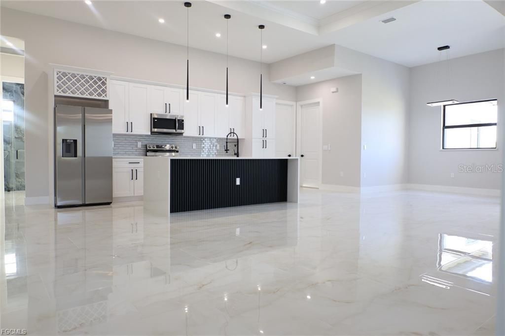 En Venta: $543,300 (5 camas, 4 baños, 2218 Pies cuadrados)