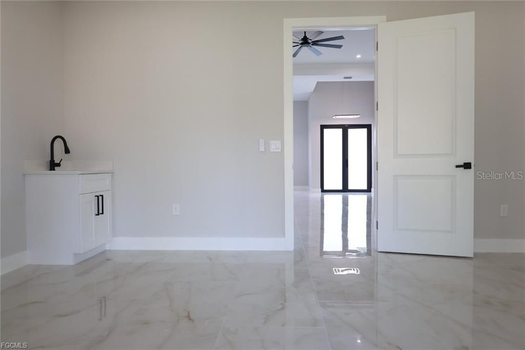 En Venta: $543,300 (5 camas, 4 baños, 2218 Pies cuadrados)
