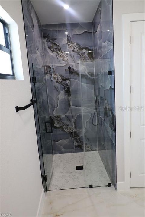 En Venta: $543,300 (5 camas, 4 baños, 2218 Pies cuadrados)
