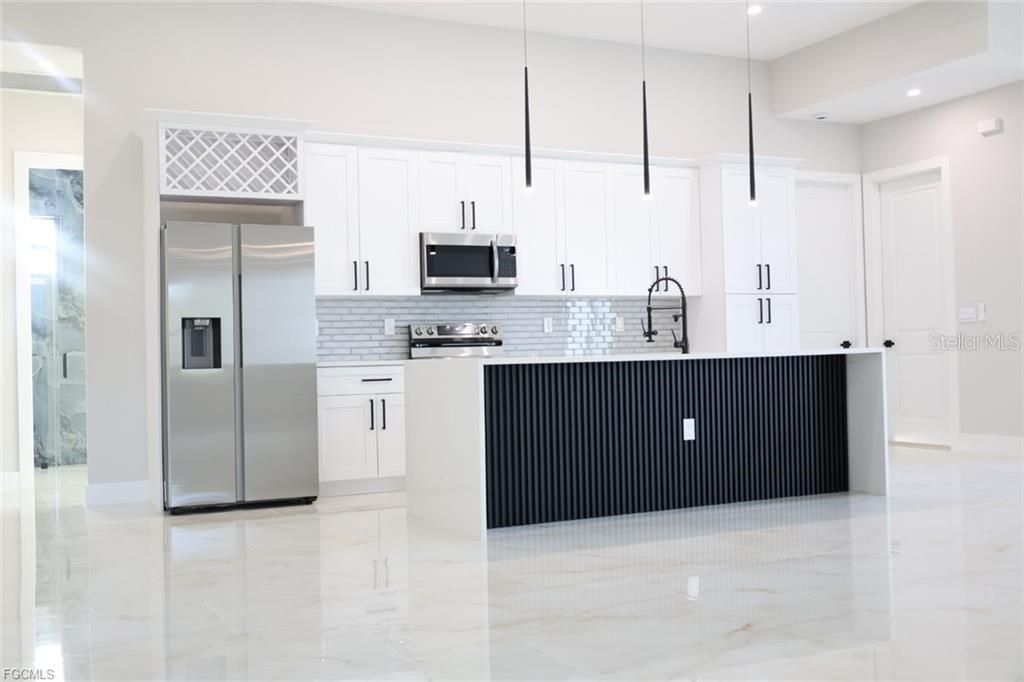 En Venta: $543,300 (5 camas, 4 baños, 2218 Pies cuadrados)