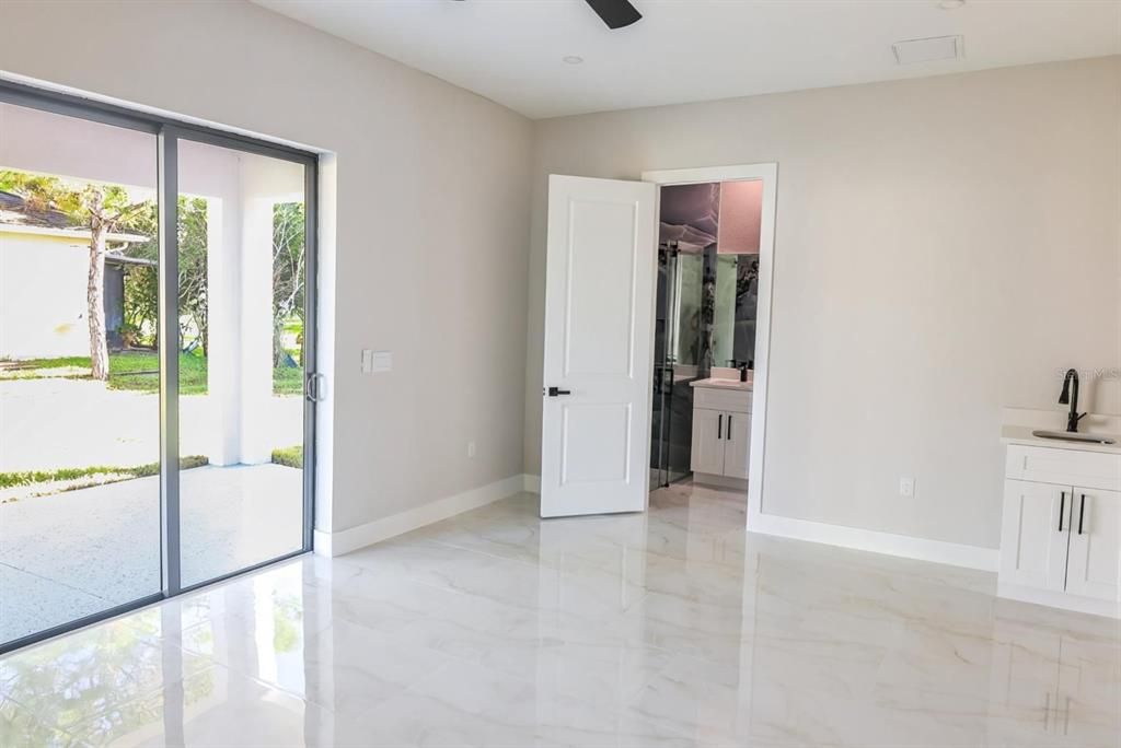 En Venta: $543,300 (5 camas, 4 baños, 2218 Pies cuadrados)