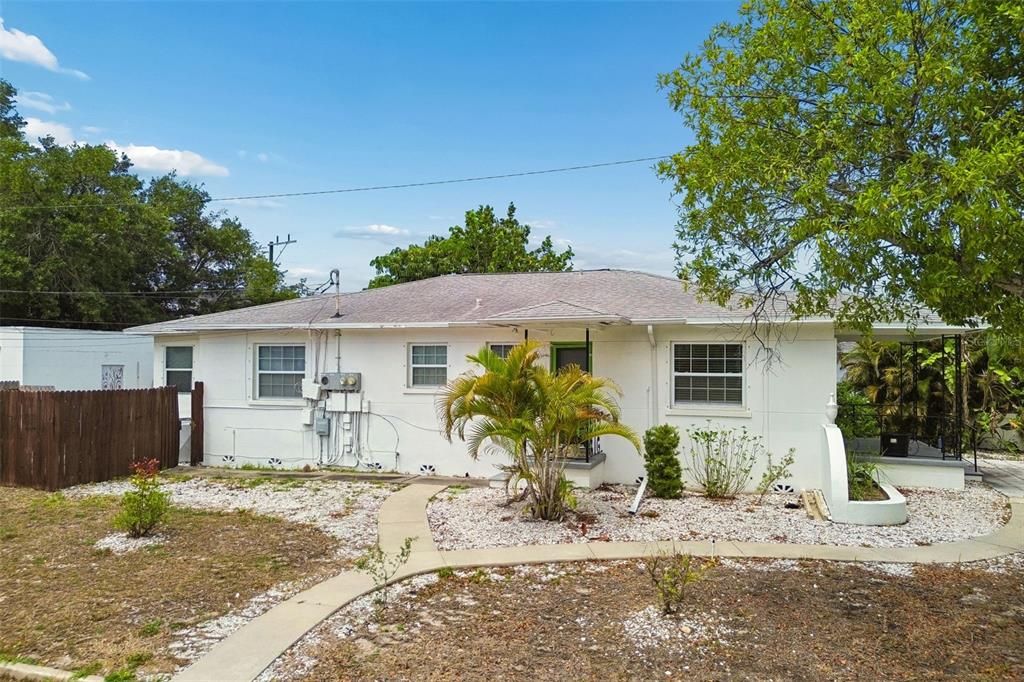 En Venta: $685,000 (2 camas, 0 baños, 1944 Pies cuadrados)