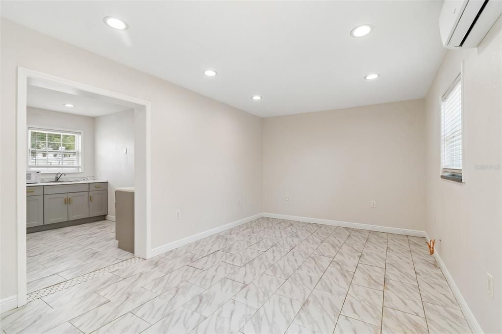 En Venta: $685,000 (2 camas, 0 baños, 1944 Pies cuadrados)