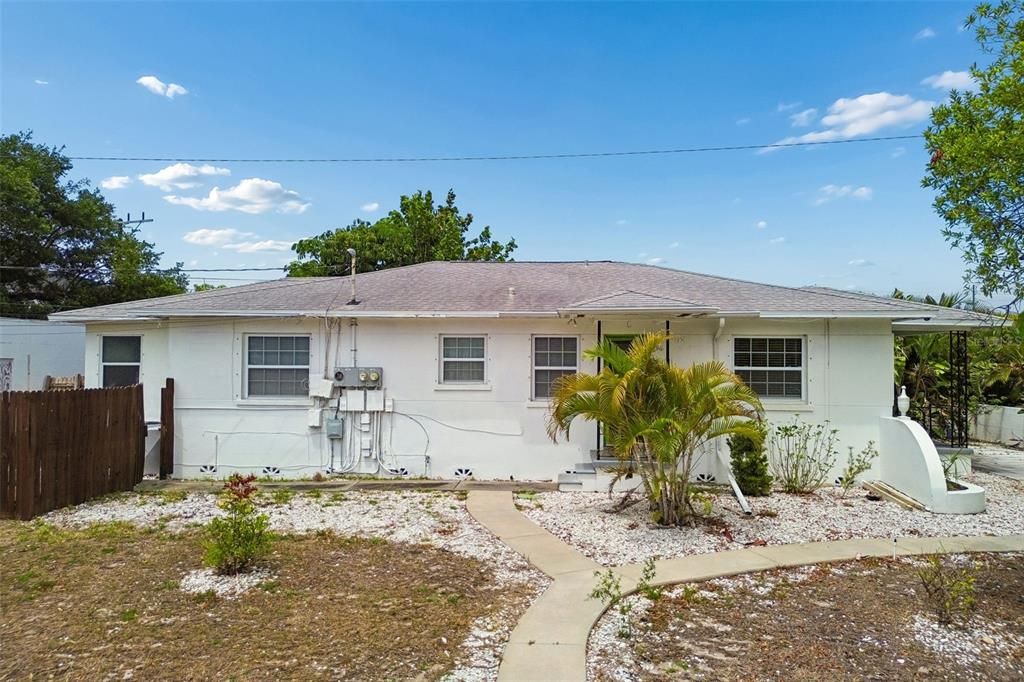 En Venta: $685,000 (2 camas, 0 baños, 1944 Pies cuadrados)