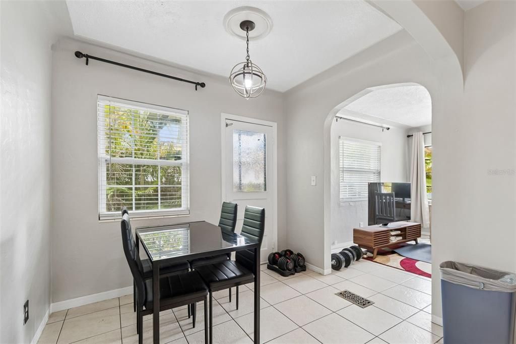 En Venta: $685,000 (2 camas, 0 baños, 1944 Pies cuadrados)