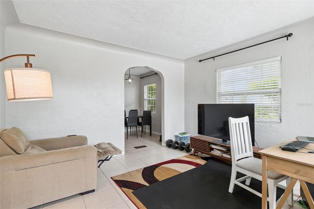 En Venta: $685,000 (2 camas, 0 baños, 1944 Pies cuadrados)