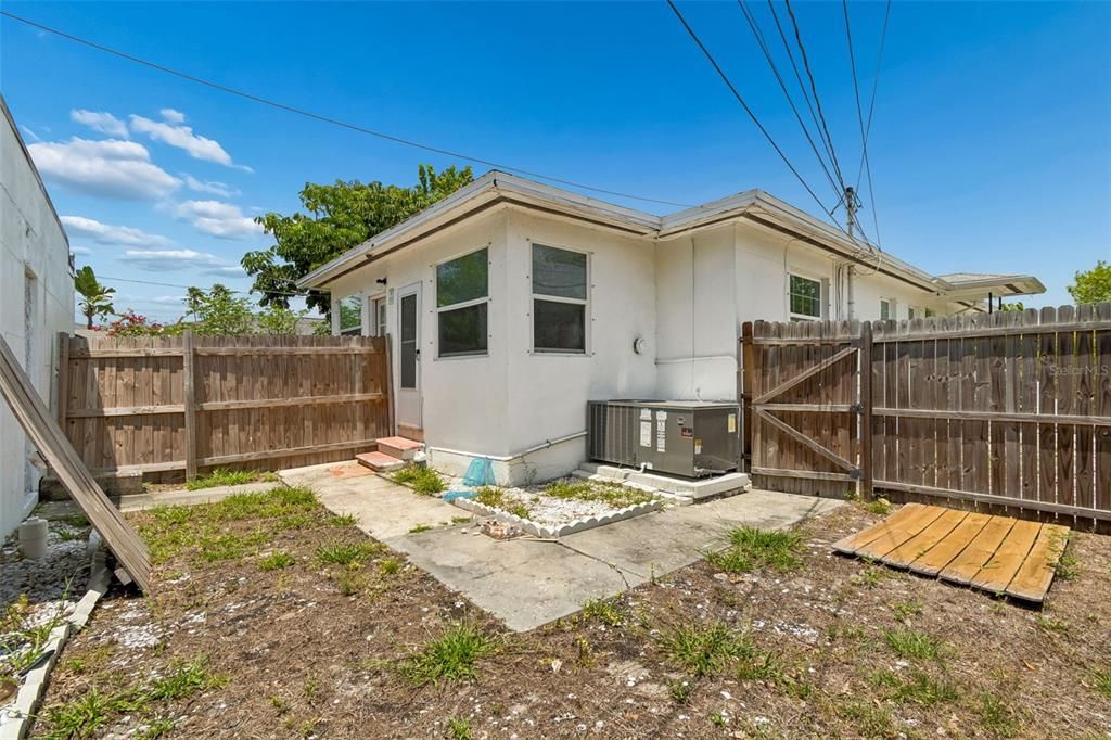 En Venta: $685,000 (2 camas, 0 baños, 1944 Pies cuadrados)