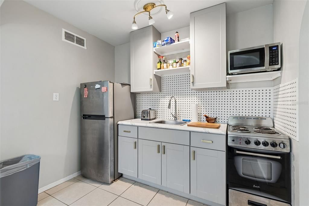 En Venta: $685,000 (2 camas, 0 baños, 1944 Pies cuadrados)