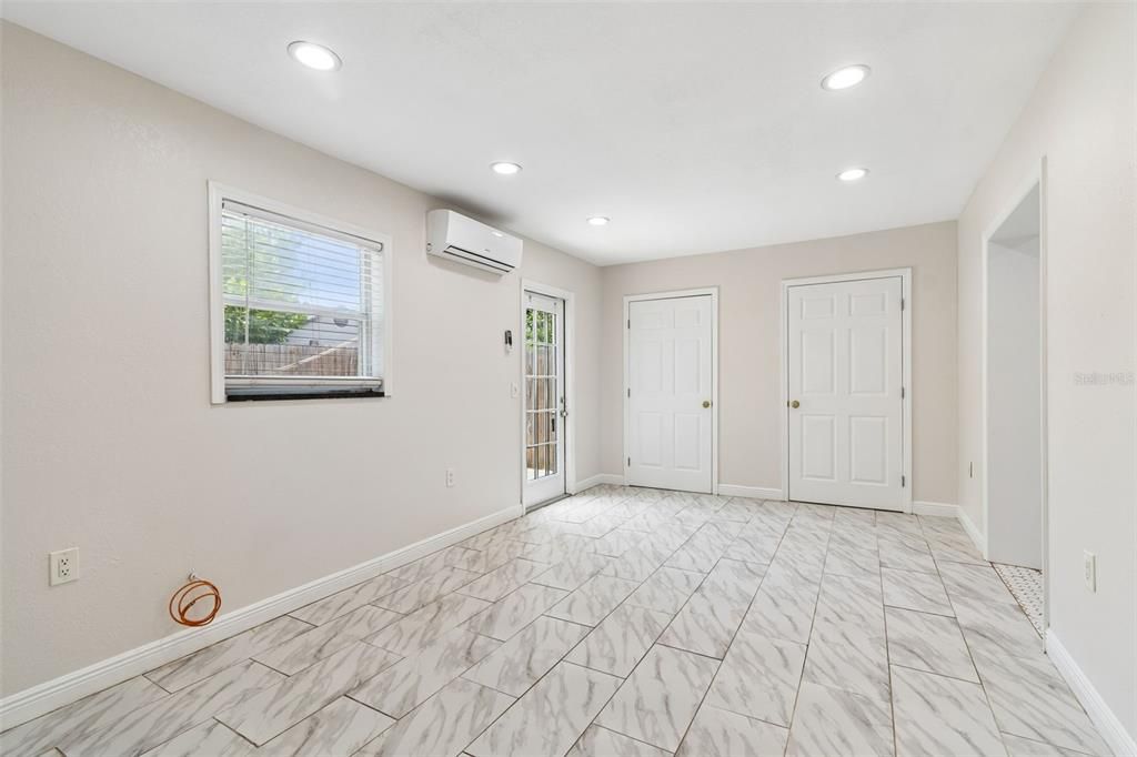 En Venta: $685,000 (2 camas, 0 baños, 1944 Pies cuadrados)