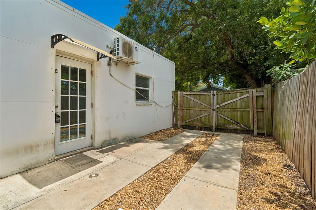 En Venta: $685,000 (2 camas, 0 baños, 1944 Pies cuadrados)