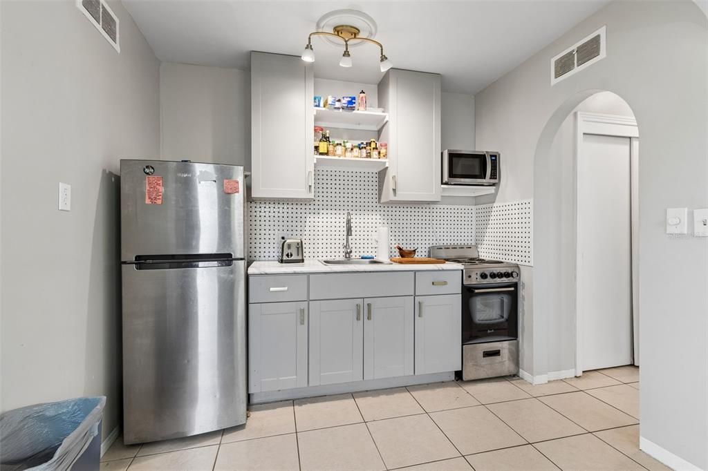 En Venta: $685,000 (2 camas, 0 baños, 1944 Pies cuadrados)