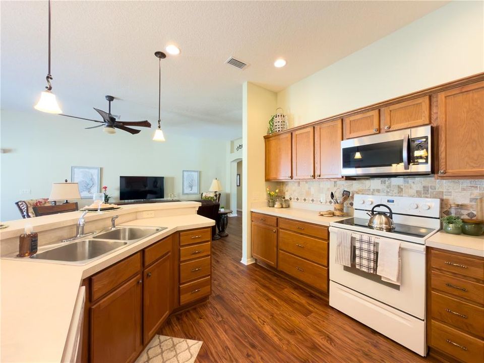 Activo con contrato: $399,000 (3 camas, 2 baños, 1652 Pies cuadrados)