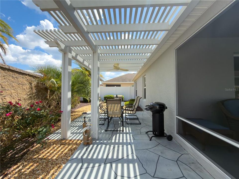 Activo con contrato: $399,000 (3 camas, 2 baños, 1652 Pies cuadrados)