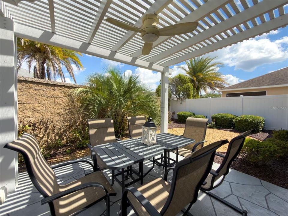 Activo con contrato: $399,000 (3 camas, 2 baños, 1652 Pies cuadrados)