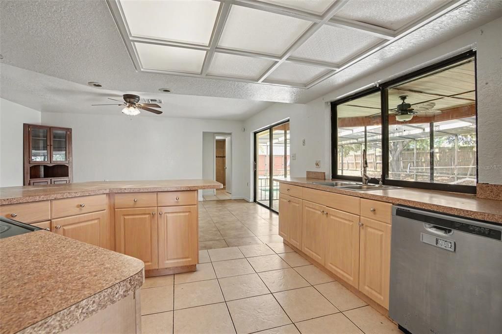 En Venta: $375,000 (4 camas, 3 baños, 2173 Pies cuadrados)