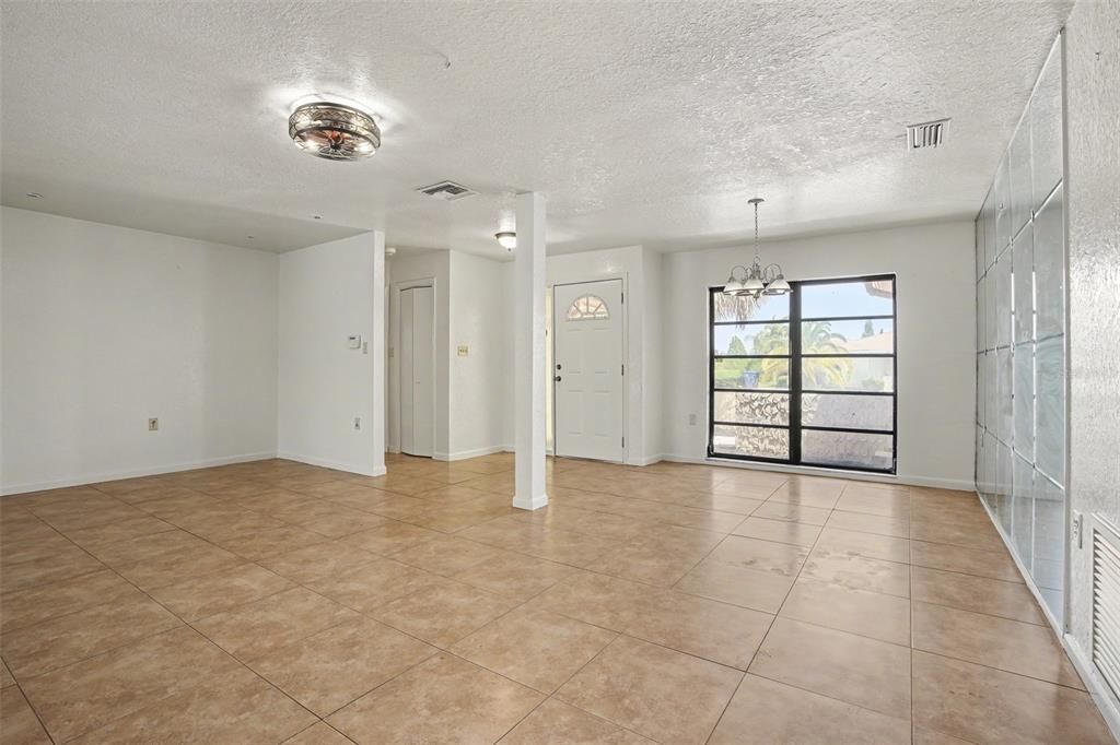 En Venta: $375,000 (4 camas, 3 baños, 2173 Pies cuadrados)