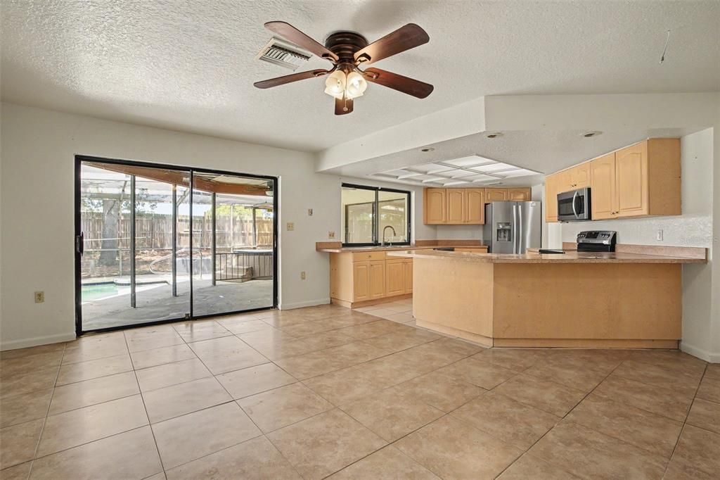 En Venta: $375,000 (4 camas, 3 baños, 2173 Pies cuadrados)