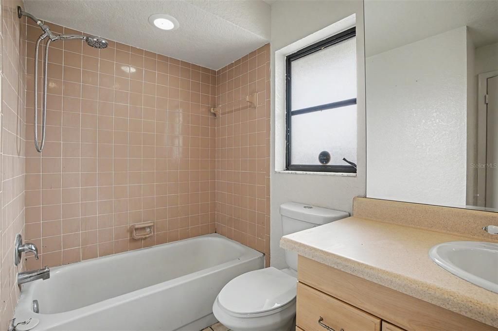 En Venta: $375,000 (4 camas, 3 baños, 2173 Pies cuadrados)