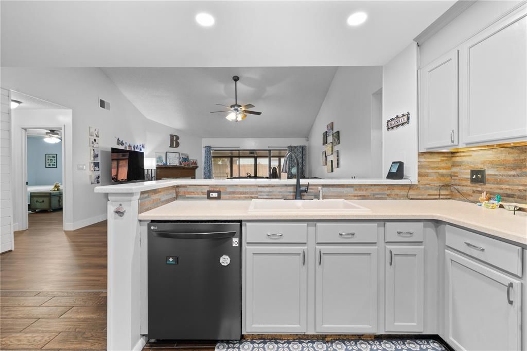 Active With Contract: $499,900 (4 beds, 2 baths, 2288 Square Feet)
