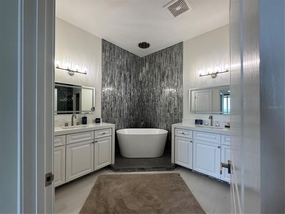 For Rent: $12,000 (4 beds, 4 baths, 3764 Square Feet)