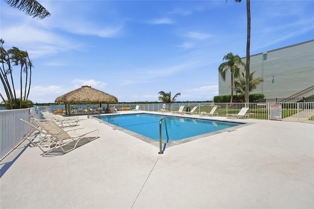 For Sale: $389,900 (2 beds, 2 baths, 1014 Square Feet)