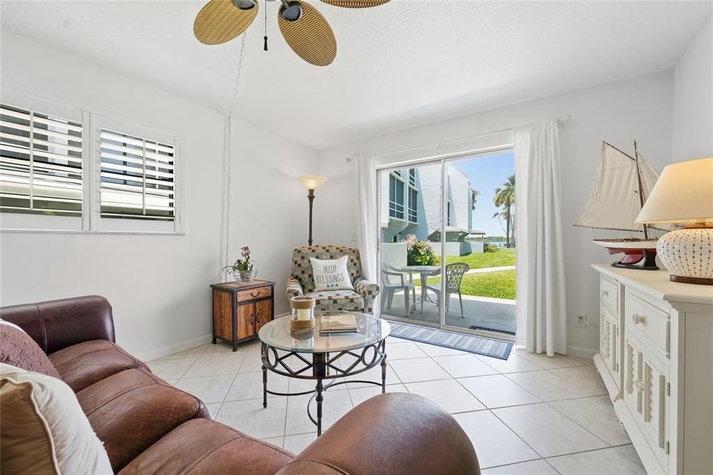 For Sale: $389,900 (2 beds, 2 baths, 1014 Square Feet)