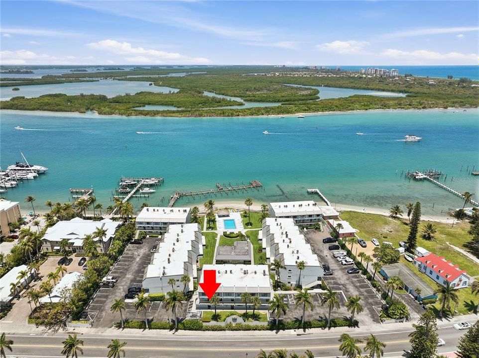 For Sale: $389,900 (2 beds, 2 baths, 1014 Square Feet)