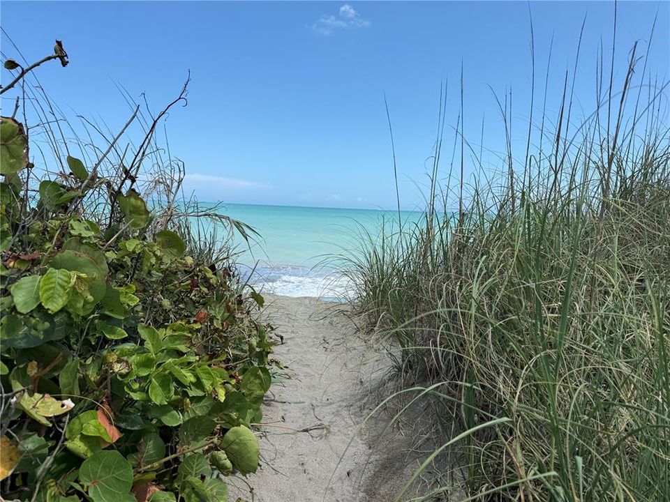 For Sale: $389,900 (2 beds, 2 baths, 1014 Square Feet)
