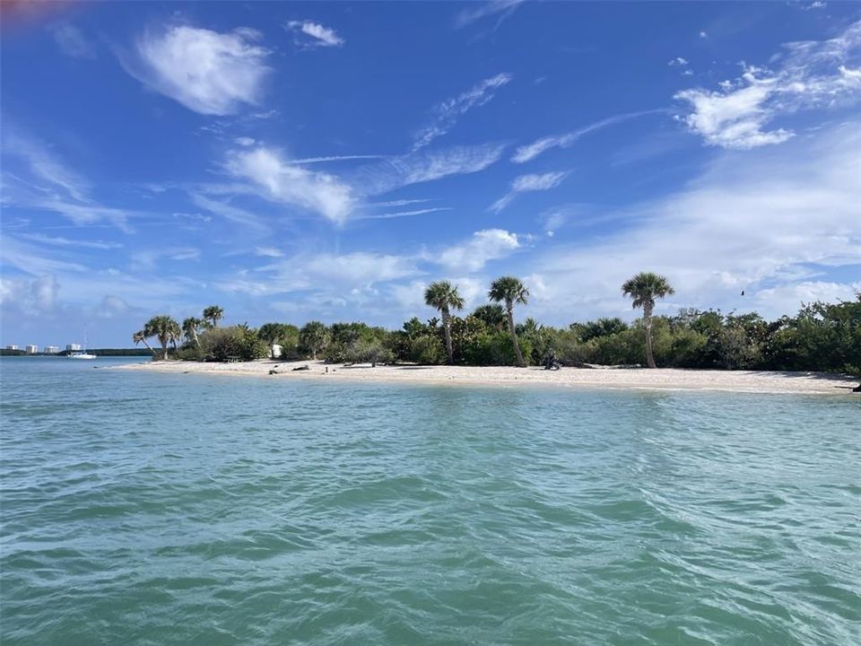 For Sale: $389,900 (2 beds, 2 baths, 1014 Square Feet)