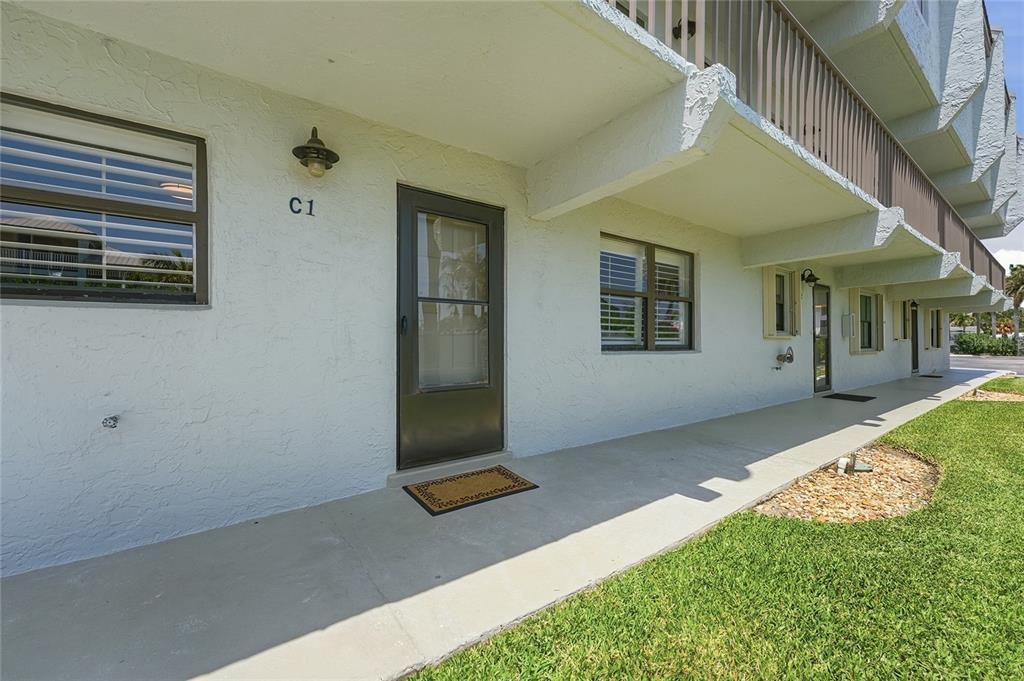 For Sale: $389,900 (2 beds, 2 baths, 1014 Square Feet)