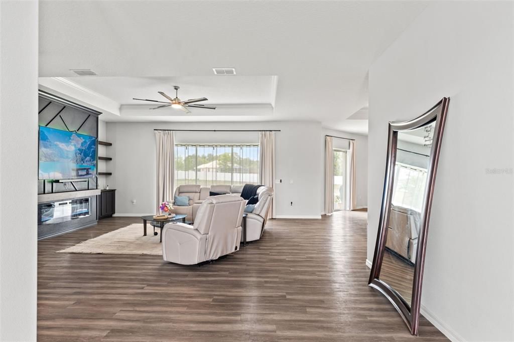 En Venta: $635,000 (5 camas, 3 baños, 3514 Pies cuadrados)