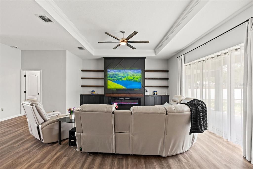 En Venta: $635,000 (5 camas, 3 baños, 3514 Pies cuadrados)