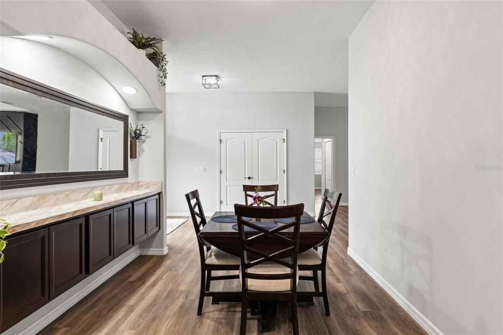 En Venta: $635,000 (5 camas, 3 baños, 3514 Pies cuadrados)