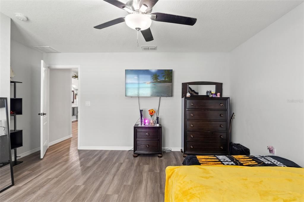 En Venta: $635,000 (5 camas, 3 baños, 3514 Pies cuadrados)