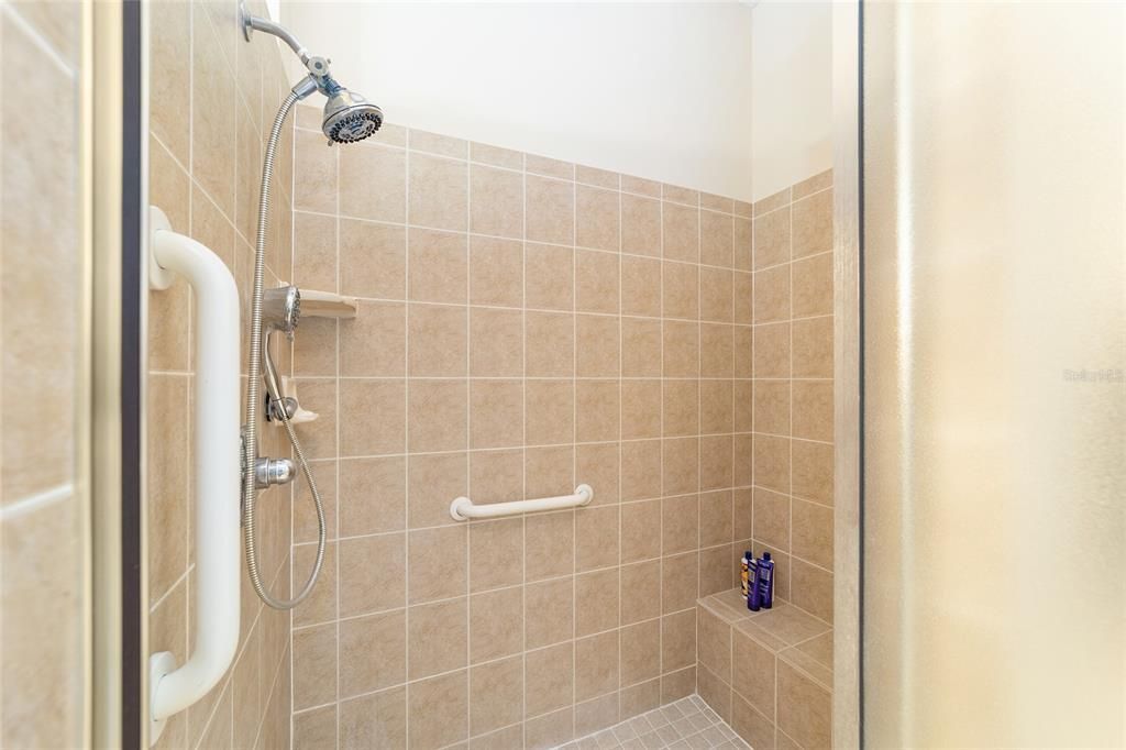 Activo con contrato: $559,750 (3 camas, 2 baños, 2348 Pies cuadrados)