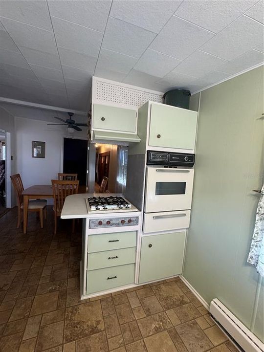 For Sale: $115,000 (2 beds, 1 baths, 460 Square Feet)