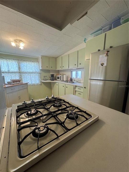 For Sale: $115,000 (2 beds, 1 baths, 460 Square Feet)