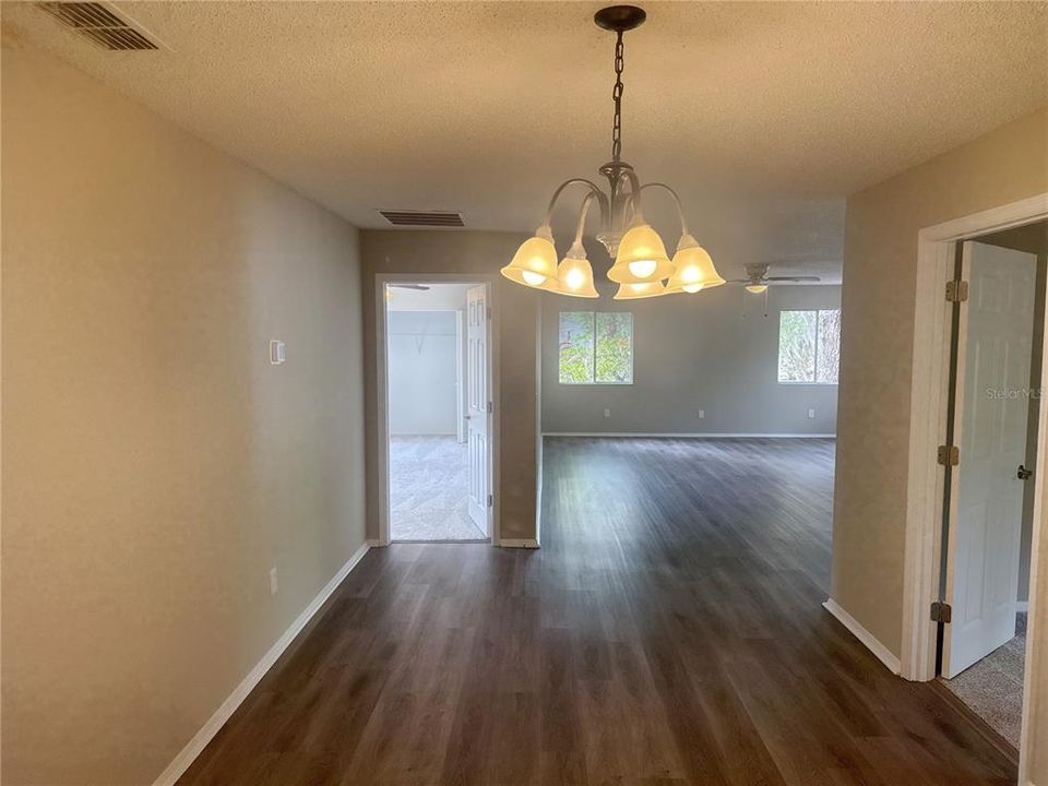 На продажу: $279,900 (4 спален, 3 ванн, 2432 Квадратных фут)