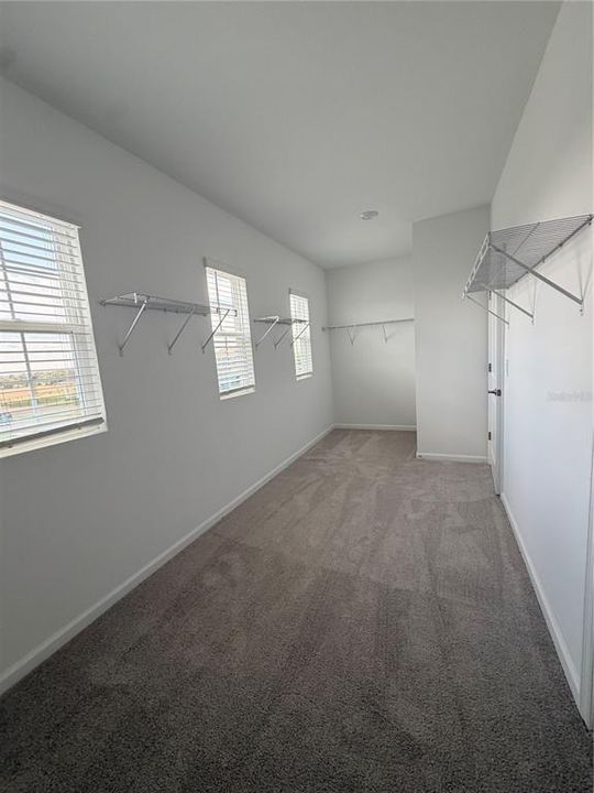 For Rent: $2,800 (4 beds, 2 baths, 2731 Square Feet)