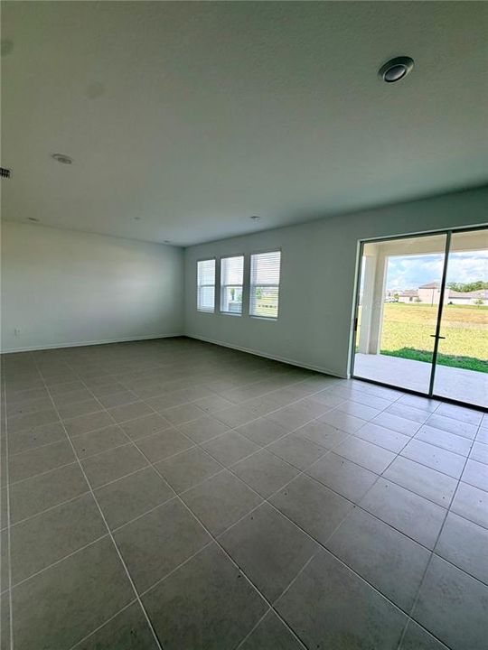 For Rent: $2,800 (4 beds, 2 baths, 2731 Square Feet)