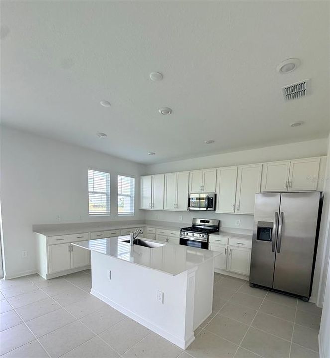 For Rent: $2,800 (4 beds, 2 baths, 2731 Square Feet)