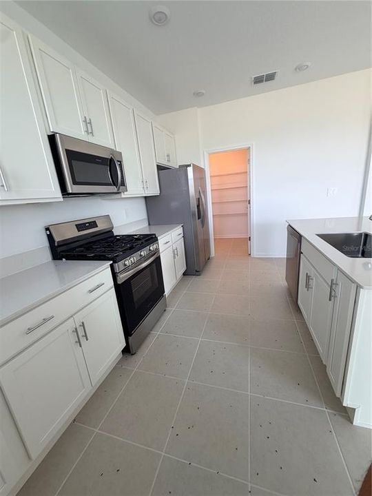 For Rent: $2,800 (4 beds, 2 baths, 2731 Square Feet)
