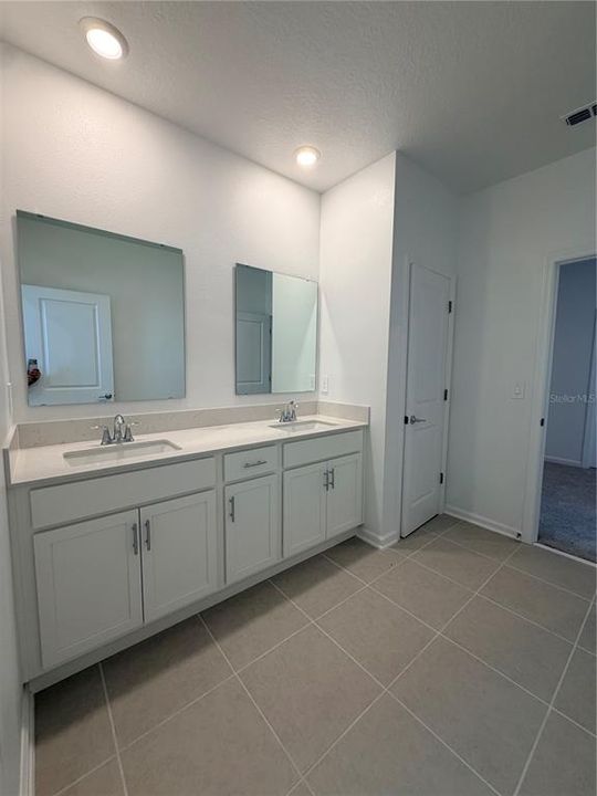 For Rent: $2,800 (4 beds, 2 baths, 2731 Square Feet)