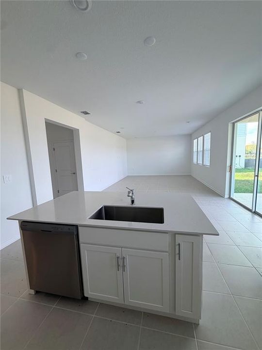 For Rent: $2,800 (4 beds, 2 baths, 2731 Square Feet)