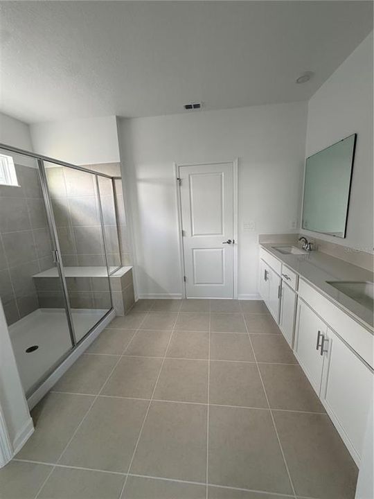 For Rent: $2,800 (4 beds, 2 baths, 2731 Square Feet)