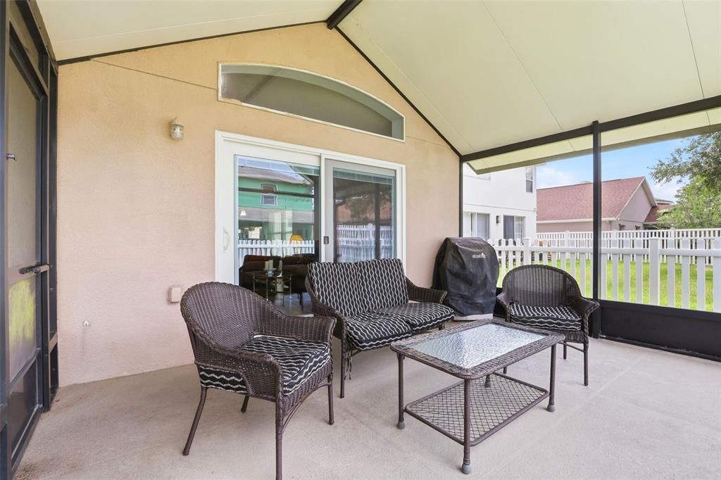 Activo con contrato: $515,000 (4 camas, 2 baños, 2162 Pies cuadrados)