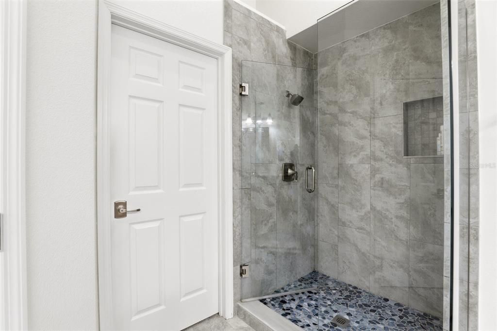 Activo con contrato: $515,000 (4 camas, 2 baños, 2162 Pies cuadrados)
