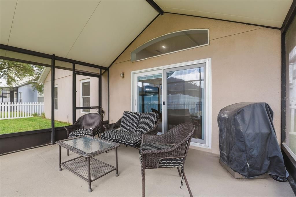 Activo con contrato: $515,000 (4 camas, 2 baños, 2162 Pies cuadrados)