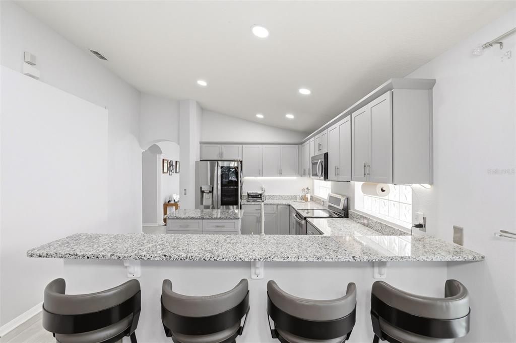Activo con contrato: $515,000 (4 camas, 2 baños, 2162 Pies cuadrados)