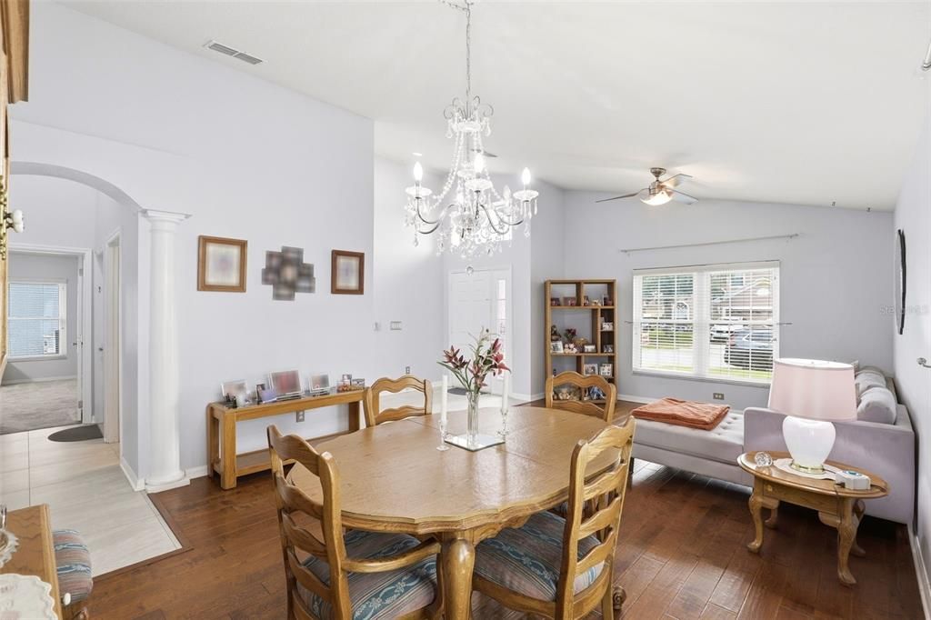 Activo con contrato: $515,000 (4 camas, 2 baños, 2162 Pies cuadrados)